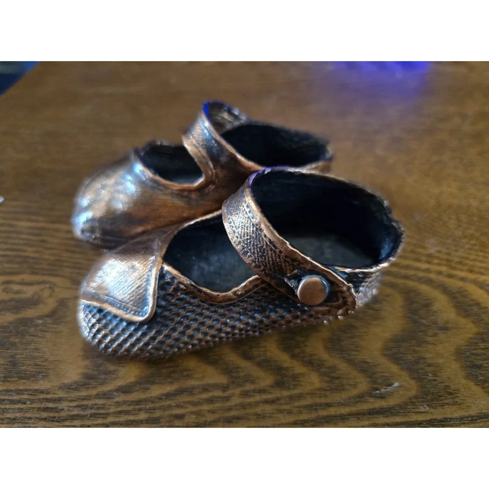 BEAUTIFULL Vintage Set‎ Bronze Baby Shoes  Brass  Baby SHOE DECORATIVE PIECE